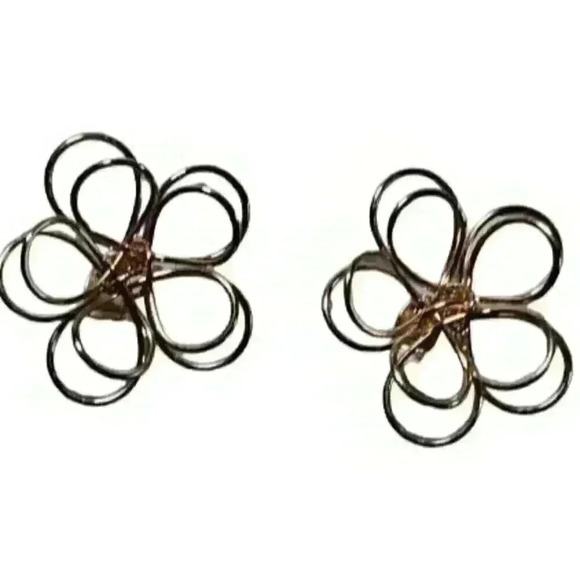 Golden Wire Petunia Stud Earrings - Picture 4 of 7